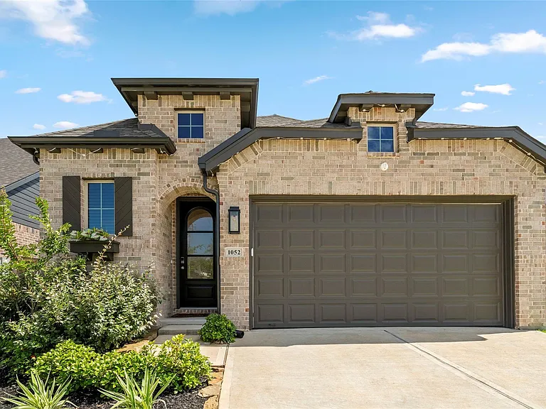 1052 Shoal Creek Trl — Photo 1
