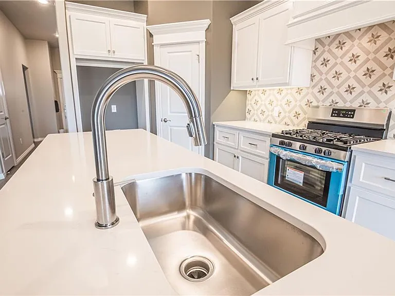 616 John Chisholm Way — Photo 8