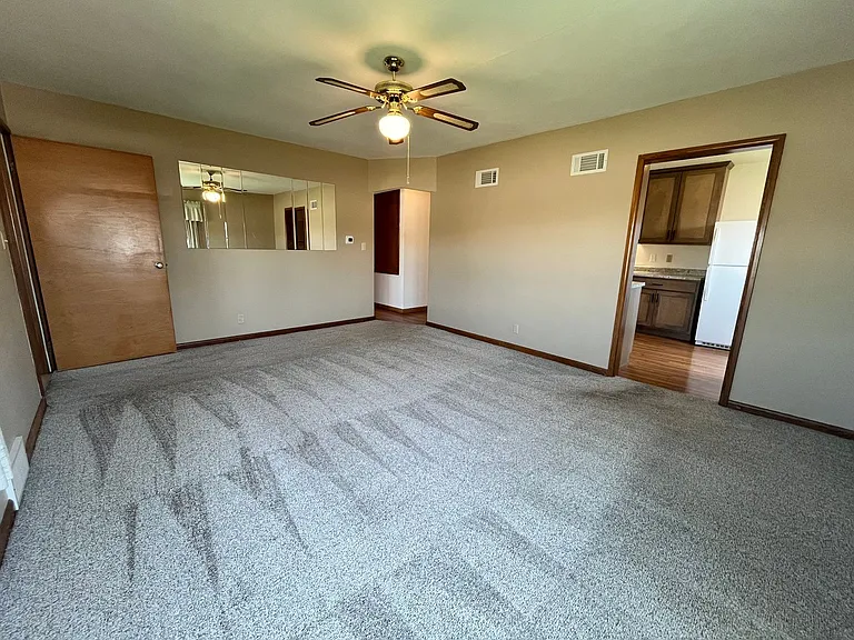 5009 E Linden Ln — Photo 4