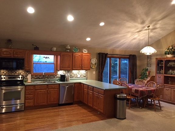 Kitchen / Dining