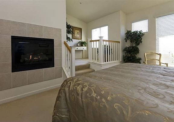 3rd image of 627 Marble Arch Ave