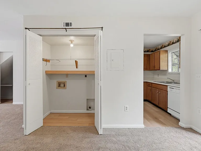 2300 SW 43rd St #C3 — Photo 7