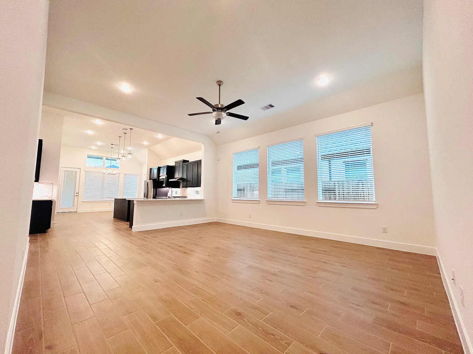 4 bed, 2148 sqft, $2,800 — Photo 3