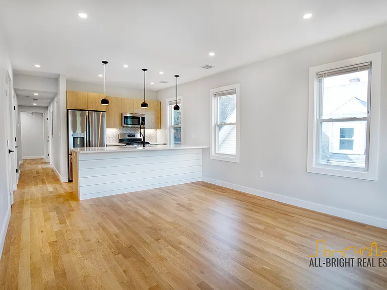 7 Wenham St — Photo 2