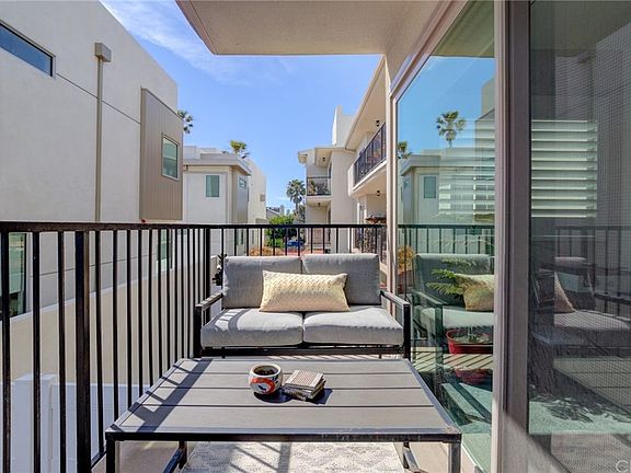 4th image of 1400 S Catalina Ave Unit 207