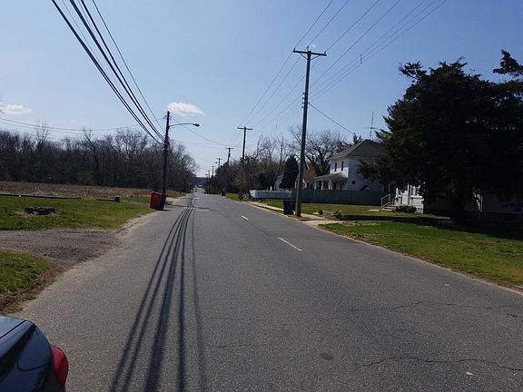 4th image of 566 South Ave
