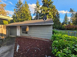 1 Pacific Pl #1/2, Longview, WA 98632