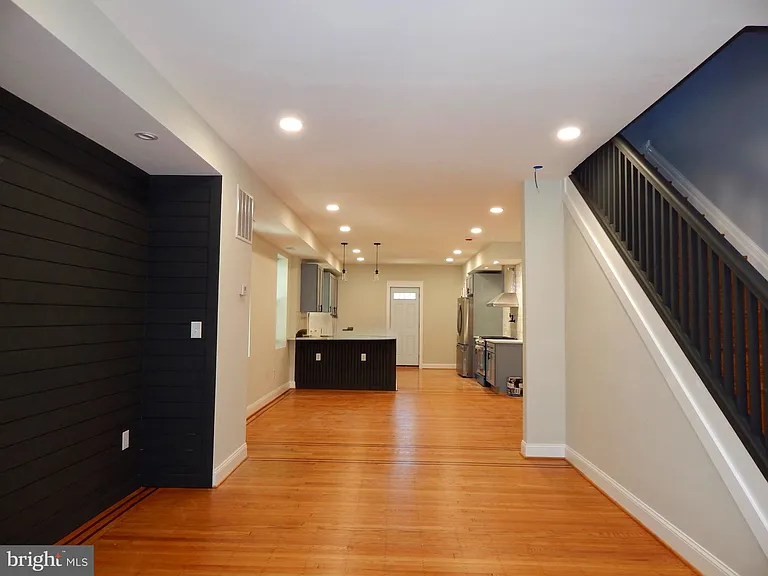 301 Cornwall St — Photo 4