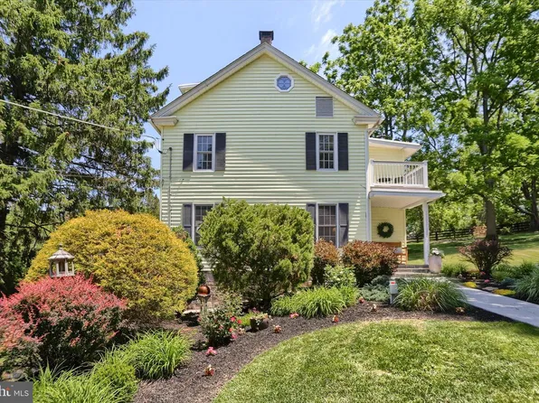 737 Piketown Rd, Harrisburg, PA 17112