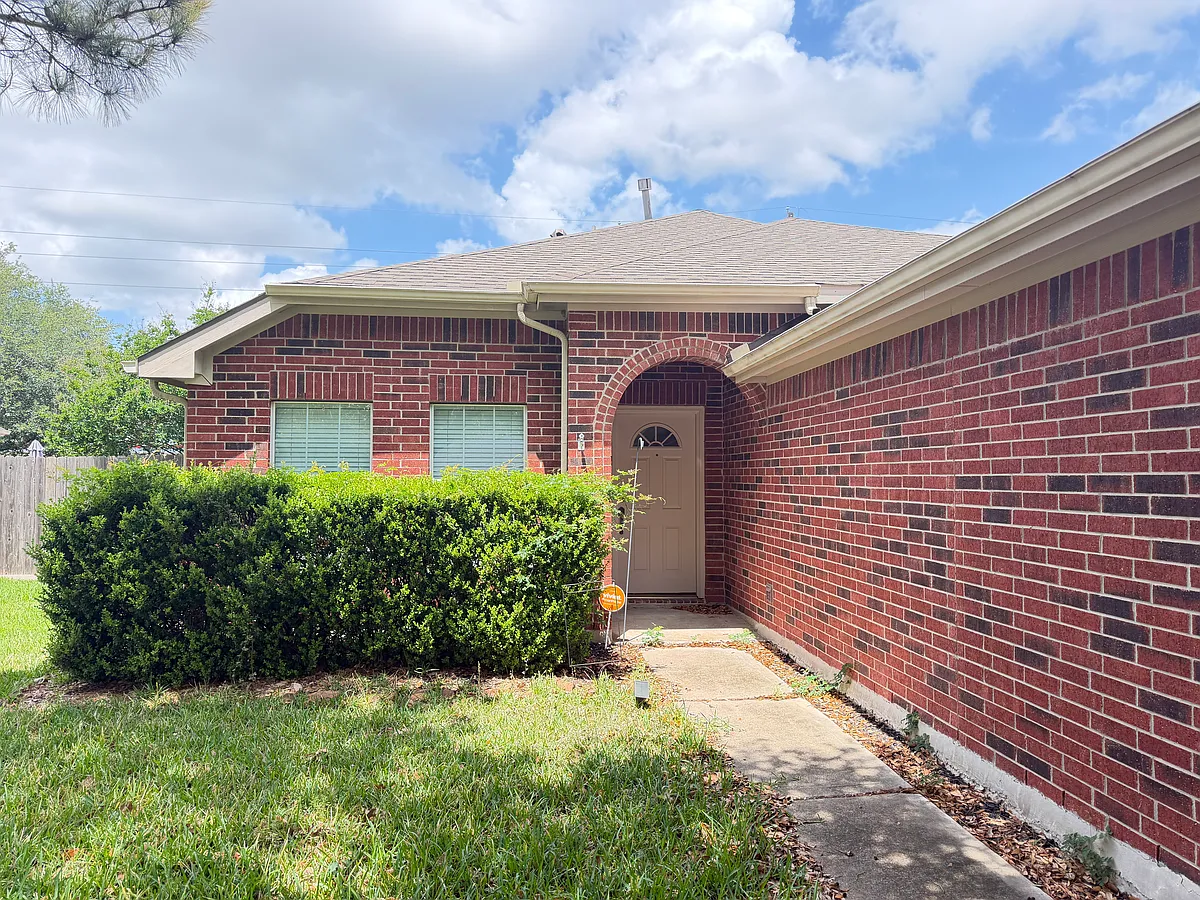 Building Photo - 24414 Leachwood Dr