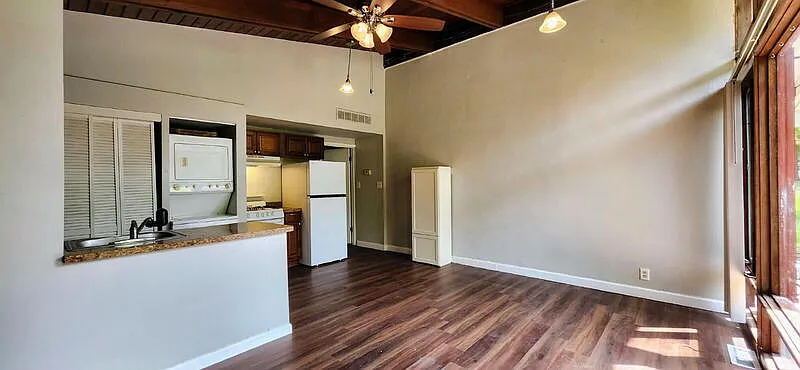2 bed, 1.5 bath, 835 sqft, $1,195 — Photo 2
