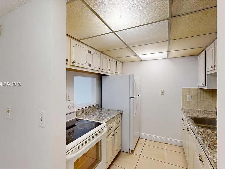 14201 N Kendall Dr #401D — Photo 3