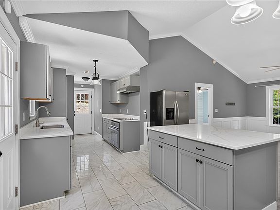4th image of 420 Sherwood Dr