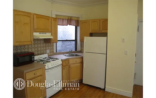 Rented by Douglas Elliman | media 17