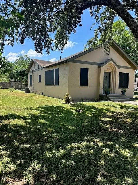 2 bed, 1.0 bath, 1752 sqft, $1,550 — Photo 4