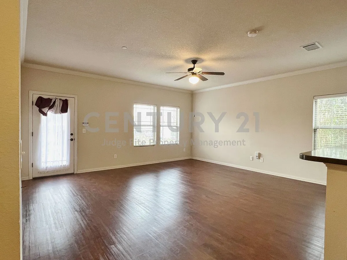 Building Photo - 420 W Franklin St #10