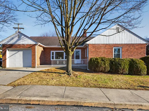 10 Dixie Dr, Red Lion, PA 17356