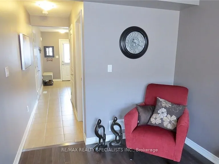 101 Roselawn Cres — Photo 5