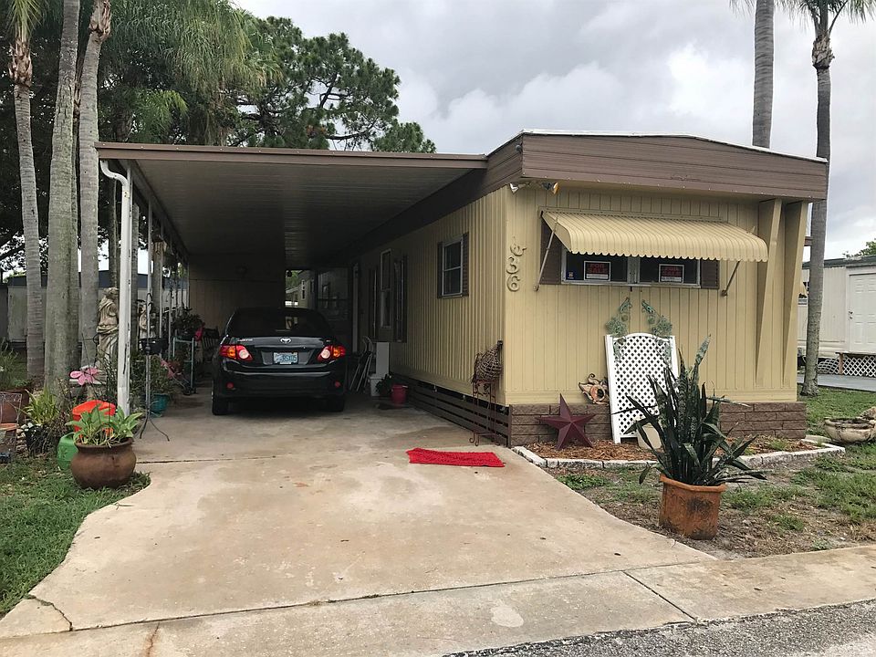 3/2 bedroom with bonus room!