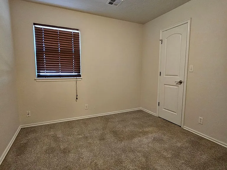 1345 Columbia Cir — Photo 13