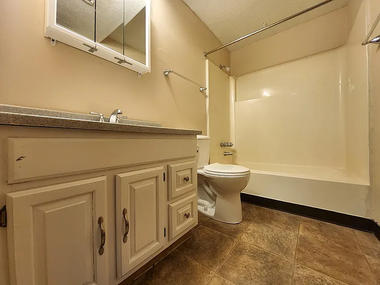 1670 Colonial Dr — Photo 5