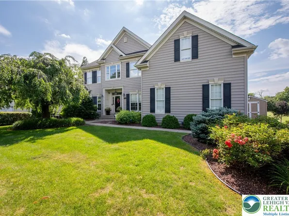 5343 Greenbriar Dr, Bethlehem, PA 18017