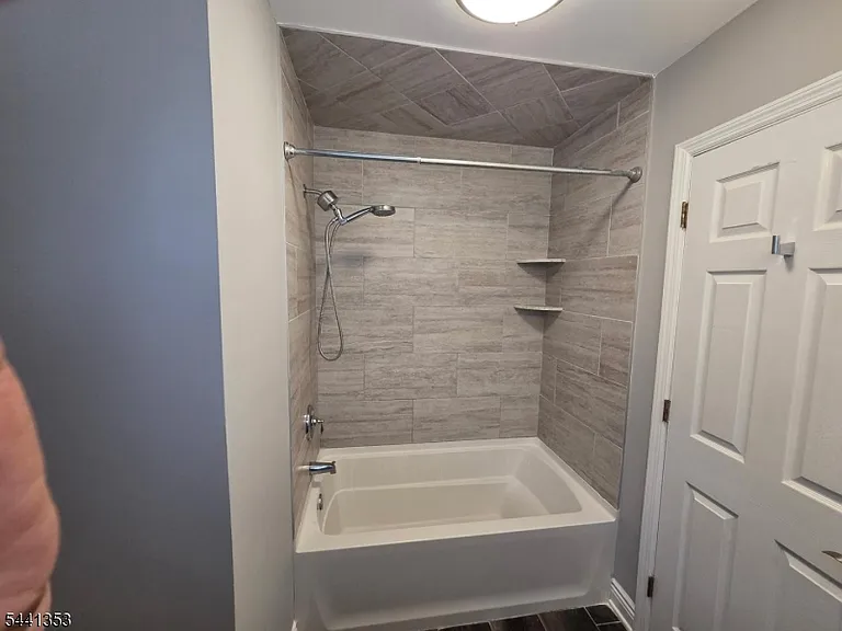 4 Michael Ct — Photo 10