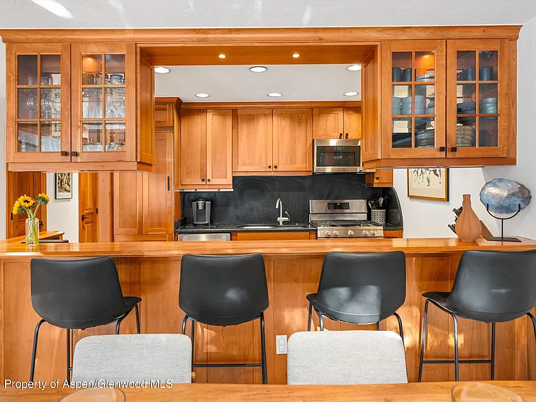 326 W Hopkins Ave — Photo 11