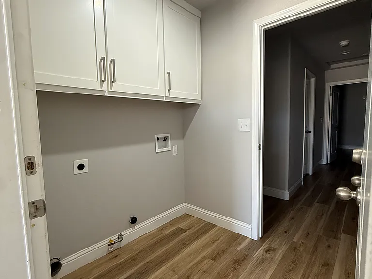 1084 Adell St — Photo 10