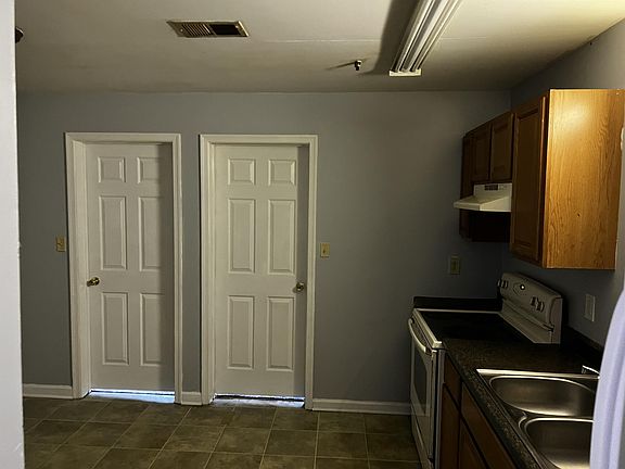 5th image of 200 E King St #10998837