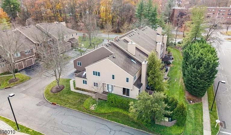 1 Avery Ct — Photo 42