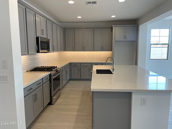 3rd image of 10270 W COLUMBUS Avenue