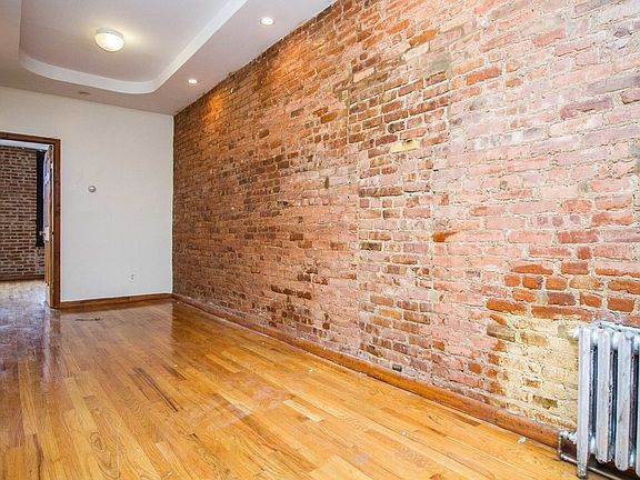 3rd image of 840 Hart St #3B