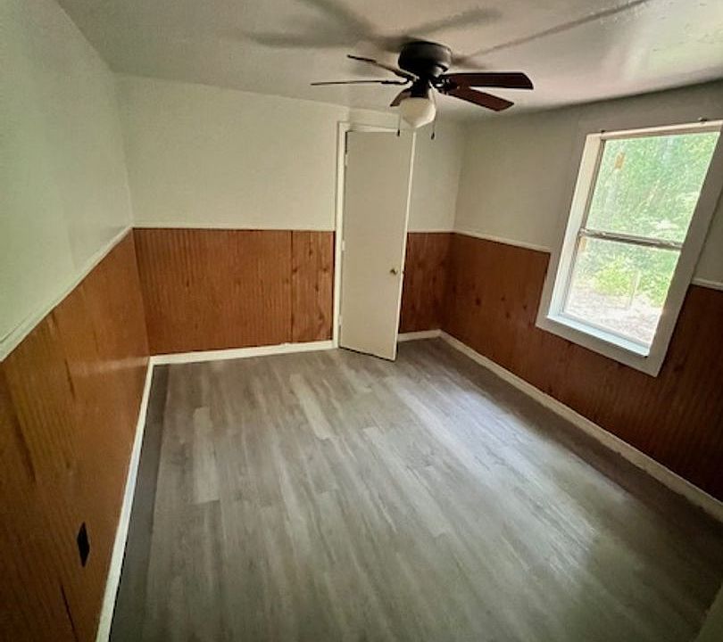 2nd image of 3731 Rollins St