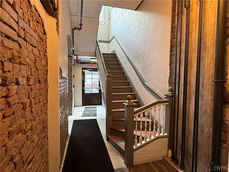 205 E Jefferson St #2B — Photo 5