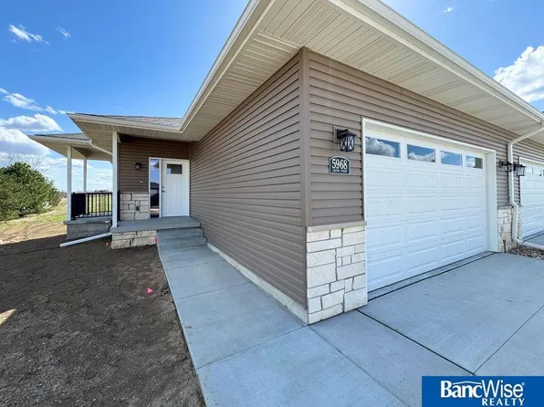 5968 Loxton St, Lincoln, NE 68526