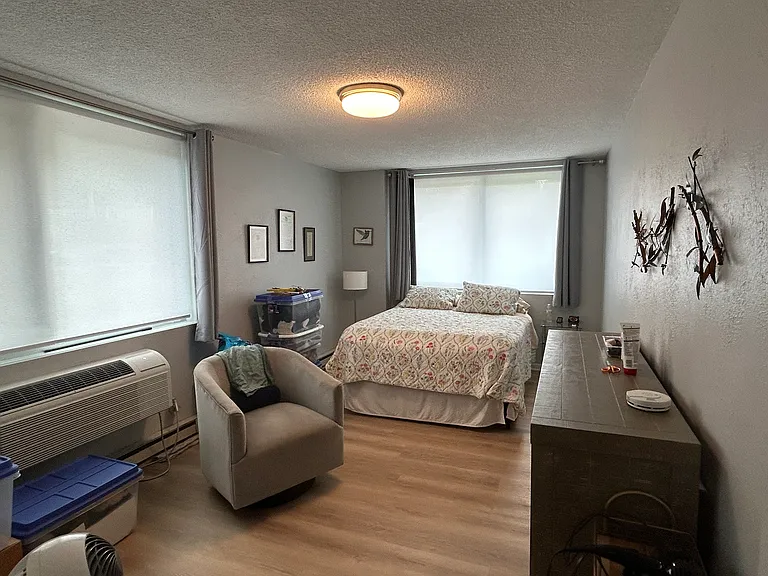 1 Strawberry Hill Ave #1E — Photo 12
