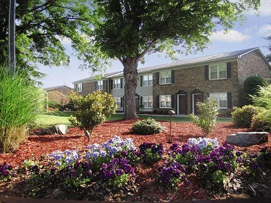 Clemmons Trace Village Apartments — Photo 4