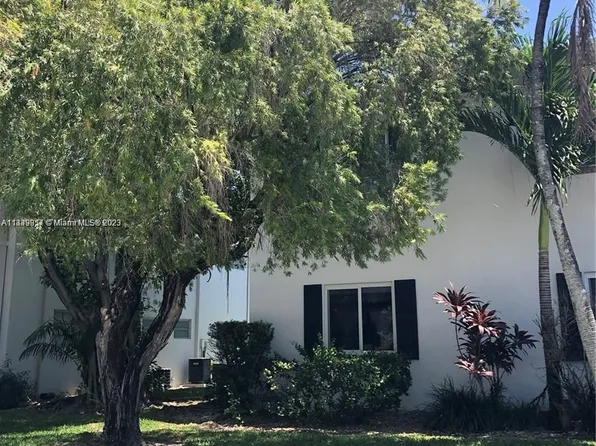 1050 Atlantic Shores Blvd APT 211, Hallandale, FL 33009