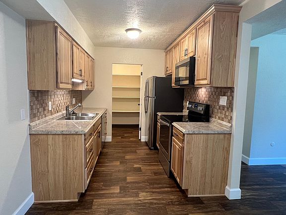 2nd image of 1600 20th St S APT 6