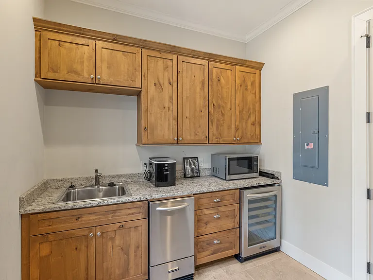 115 Falls Ct W — Photo 6