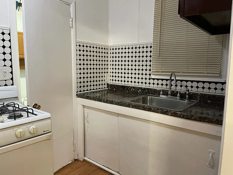 89 Ryckman Ave #BASEMENT — Photo 3