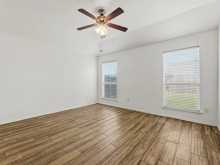 1011 Meadow Green Ct — Photo 20