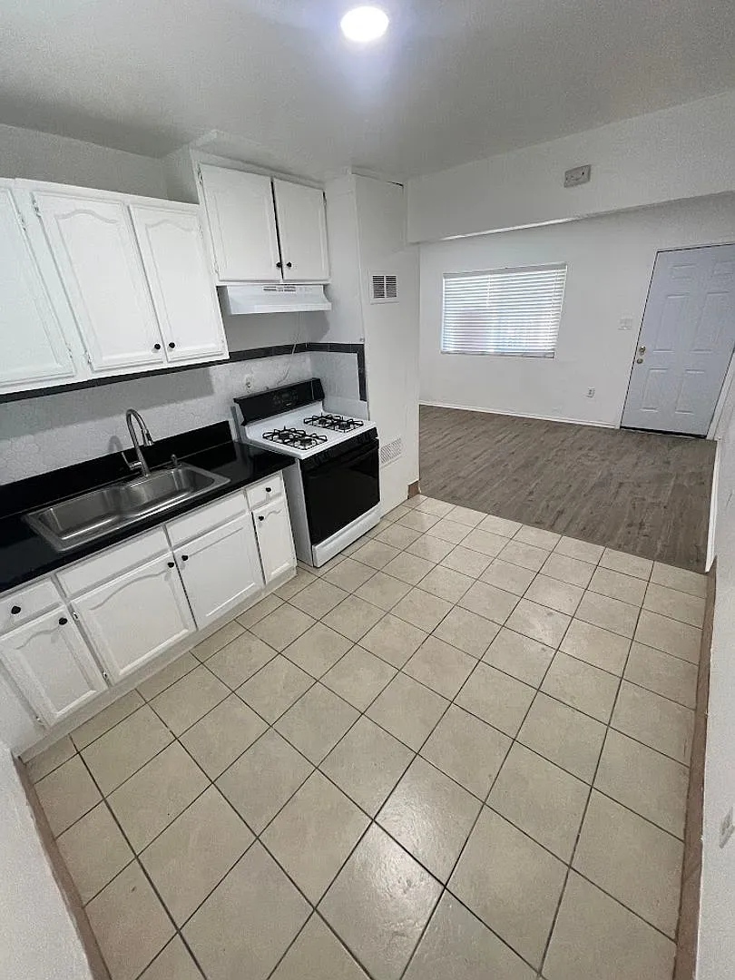 E 55th St, Maywood — Photo 3