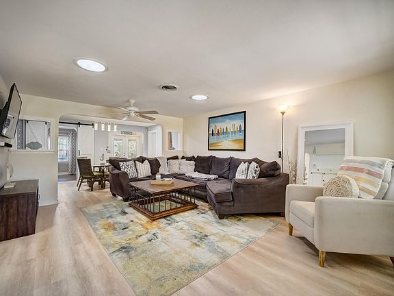 2nd image of 124 Cheshire Rd