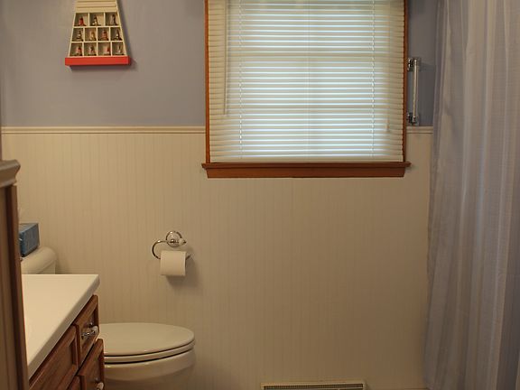Main Floor Bath with Vanity 