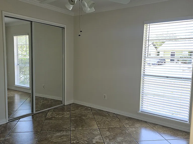 617 Country Ln — Photo 18