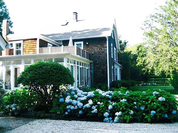 3rd image of 130 Hill St