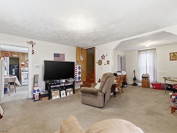 3rd image of 407 Phillips Ave