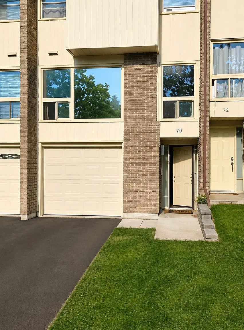 4 bed, $2,500 — Photo 1